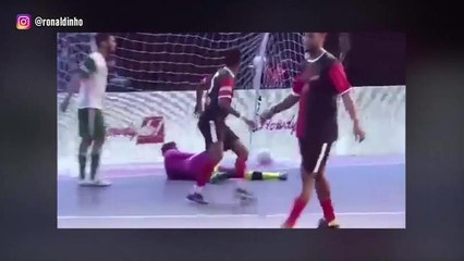@TheBuzzer: Ronaldinho... como los buenos vinos