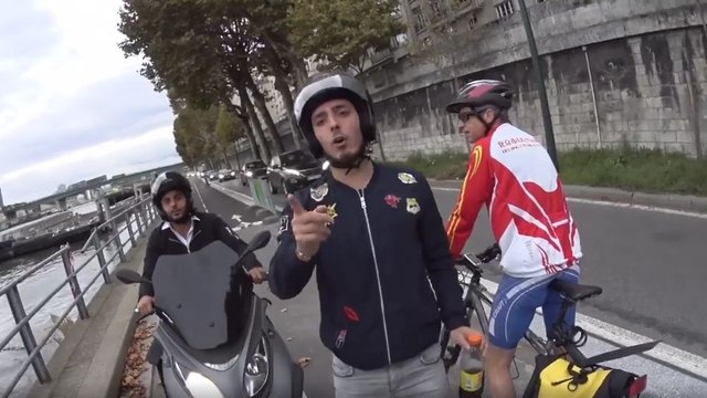 Road Rage entre des cyclistes et des scooteristes (Paris)