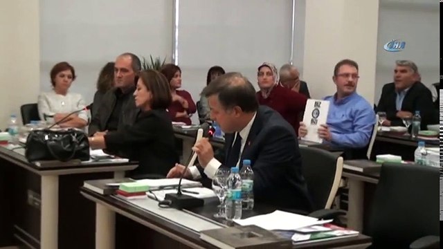 AK Parti’li Belediye Meclis Üyeleri, Meclisi Terk Etti