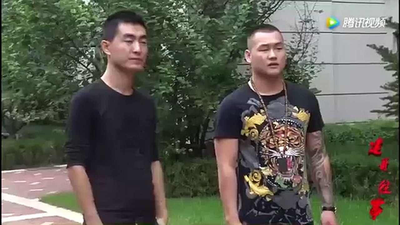 建哥往事 蛋糕店猥琐男欲行不轨，宽哥出手惩治