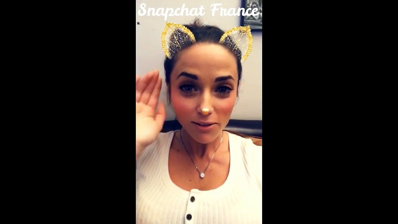 CAPUCINE ANAV EN LARMES SUR SNAPCHAT À CAUSE DES COMMENTAIRES SUR SA PIÈCE DE THÉÂTRE-l_cPpvLuWJo