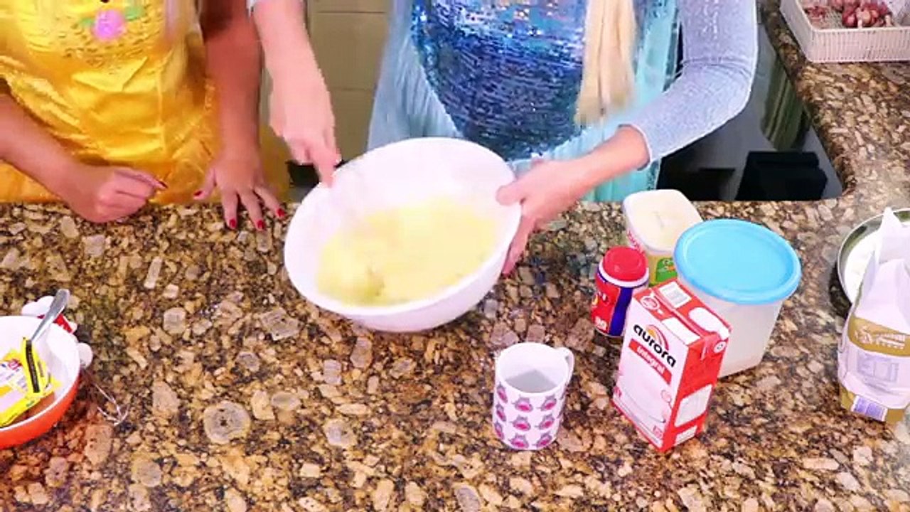 Frozen Elsa & Belle Cooking Belle CAKE