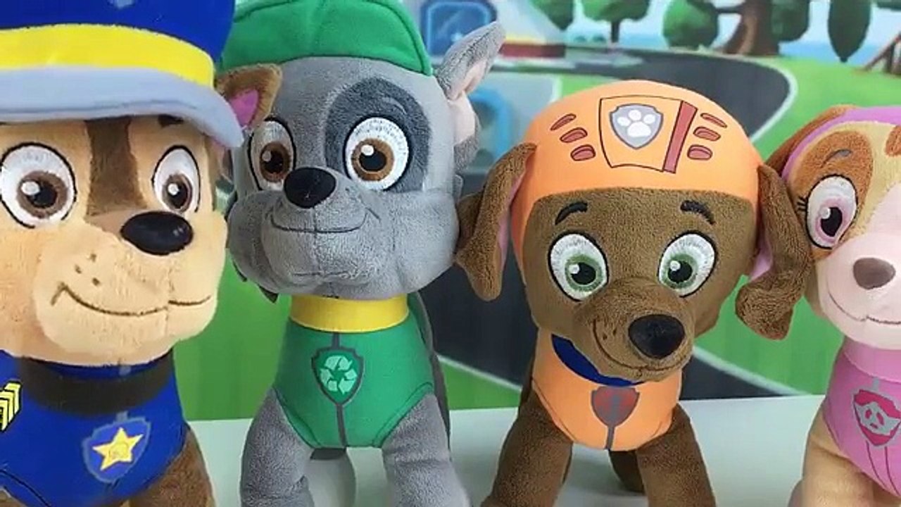 Patrulla canina juguetes español BAÑAMOS AL NUEVO BEBE CACHORRO PAW PATROL DE MARSHALL