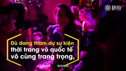 Fan thích thú trước những hình ảnh nhắng nhít của Địch Lệ Nhiệt Ba khi tham gia show diễn thời trang tại Milan