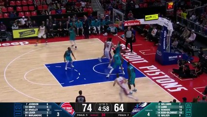 Dwight Howard goes coast to coast and dunks vs Hawks!