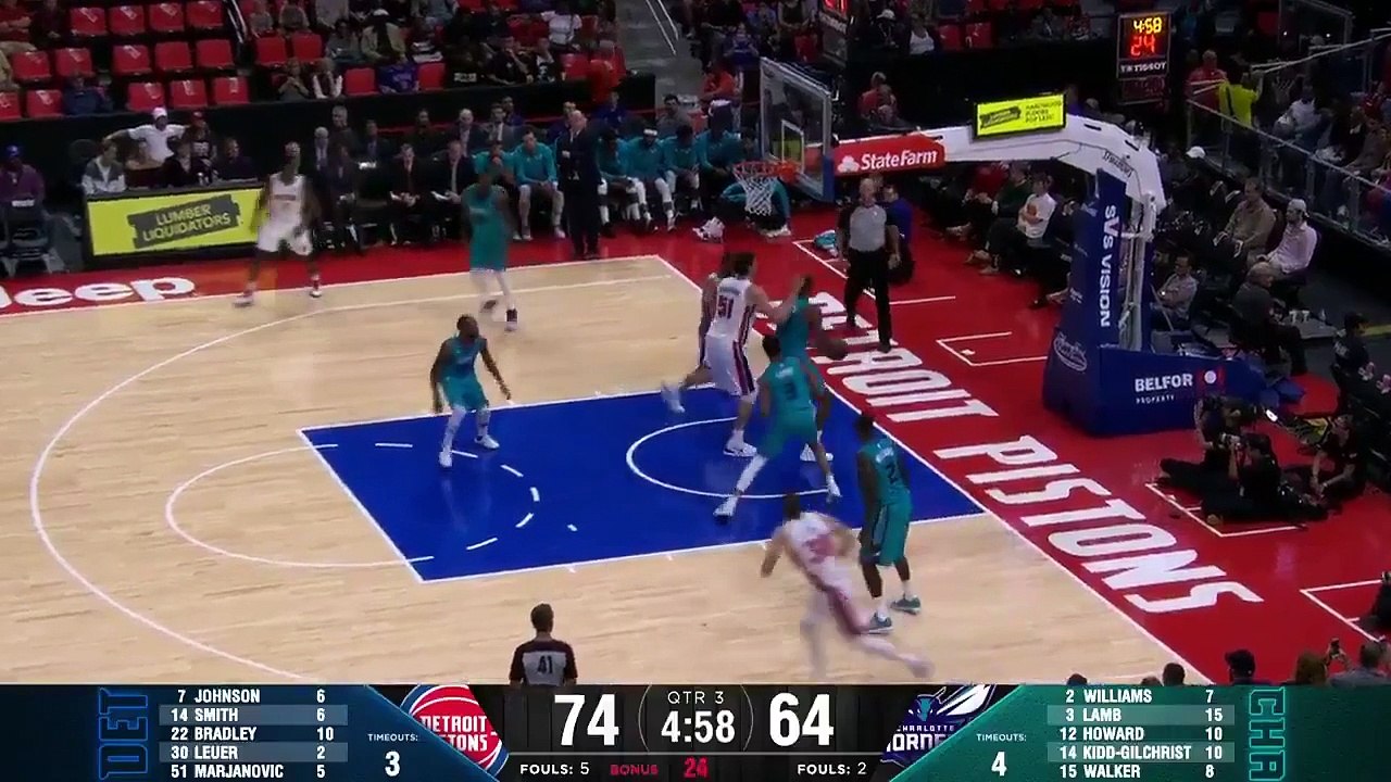 Dwight Howard goes coast to coast and dunks vs Hawks!