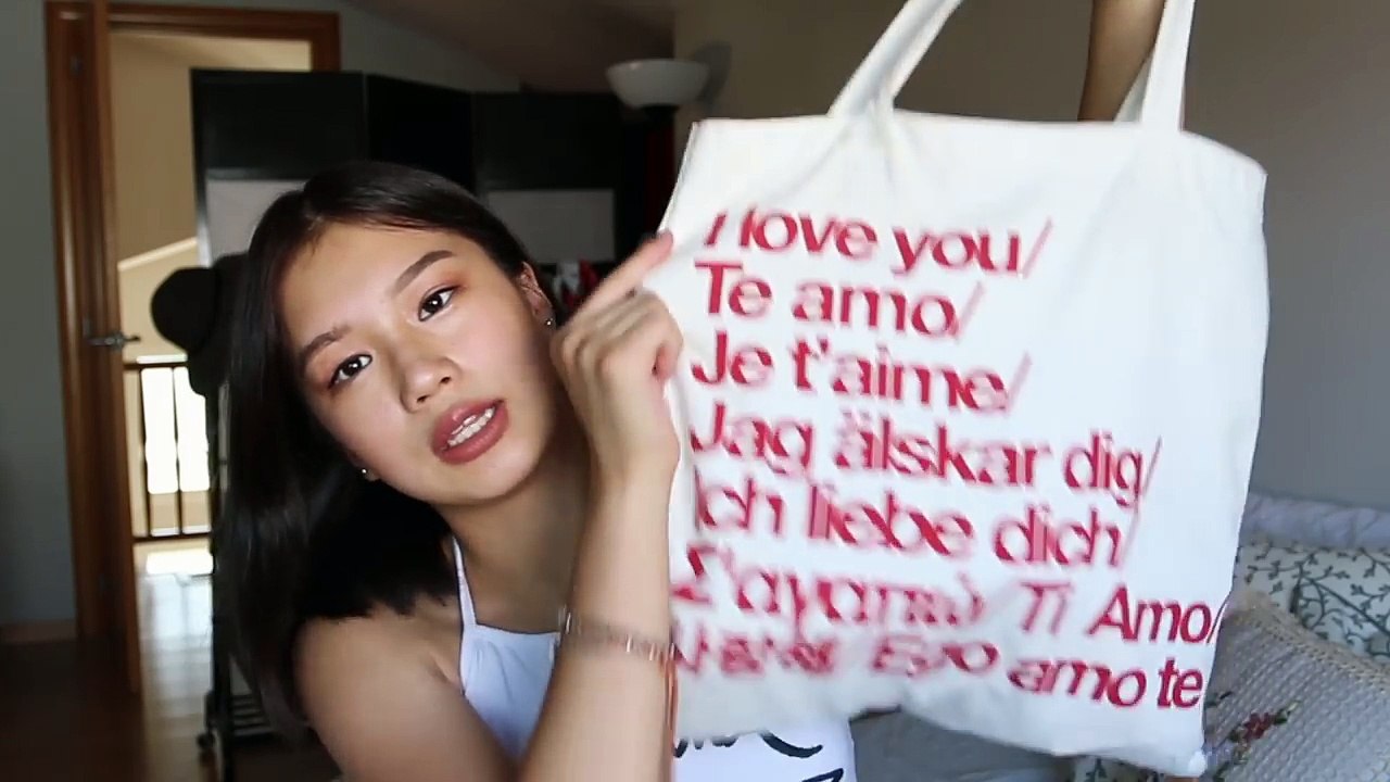WHAT'S IN MY BAG _ Summer Edition-kszQtokUTjw
