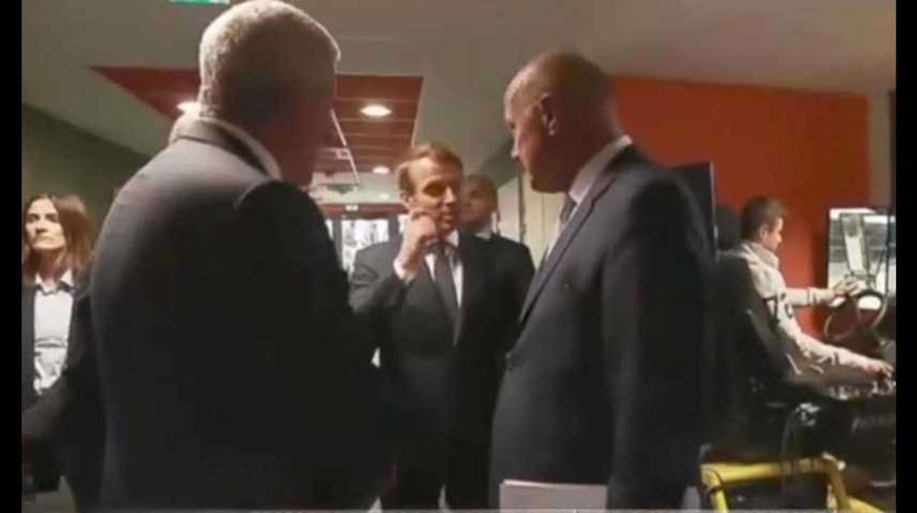 "Au lieu de foutre le bordel, certains feraient bien de regarder pour avoir des postes" la sortie polémique de Macron