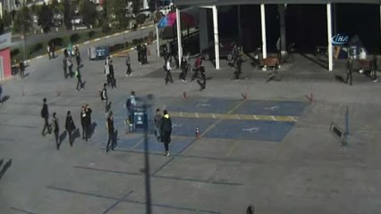 Lise Öğrencilerinin Bıçaklı Kavgası Kamerada