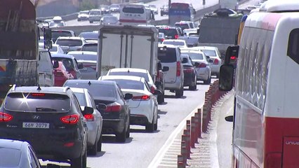 고속도로 상행선 귀경 차량 몰려...밤 11시쯤 정체 풀려 / YTN