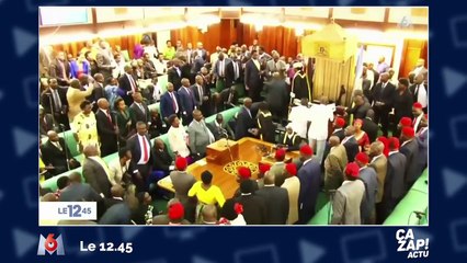 Sarkozy et Hollande dans les tribunes du PSG - ZAPPING ACTU DU 28_09_2017-oomjid6jtk4