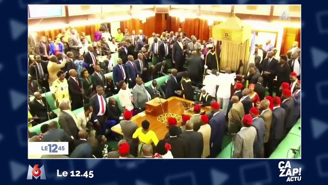 Sarkozy et Hollande dans les tribunes du PSG - ZAPPING ACTU DU 28_09_2017-oomjid6jtk4