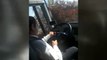 İzmir Cep Telefonuyla Oynayan Şoför İşten Çıkartıldı