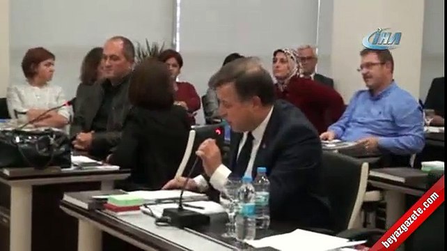 AK Parti'li belediye meclis üyeleri, meclisi terk etti