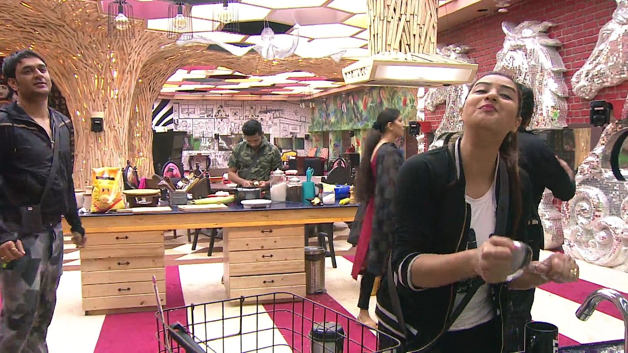 Bigg Boss Season 11 - Epi # 3 (4-OCT-2017)