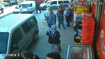 Esenler'de Araca Kazma, Sopa ve Taşlarla Böyle Saldırdılar