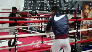 EXCLUSIVE GYM FOOTAGE! WOW! JORGE LINARES FOCUSED & READY FOR LUKE CAMPBELL-EOv8hMv7Ng0