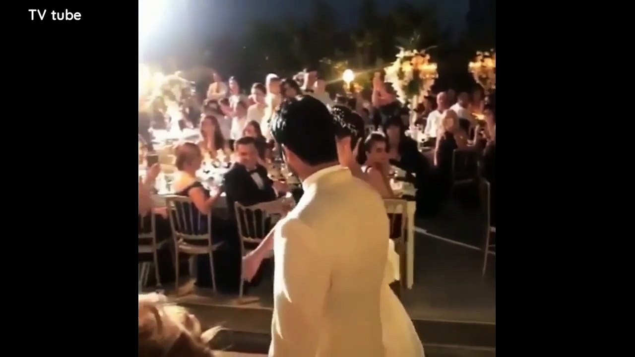 Burak ve Fahriye den romantik dans ( Özçivit ve Evcen çifti düğün töreni )