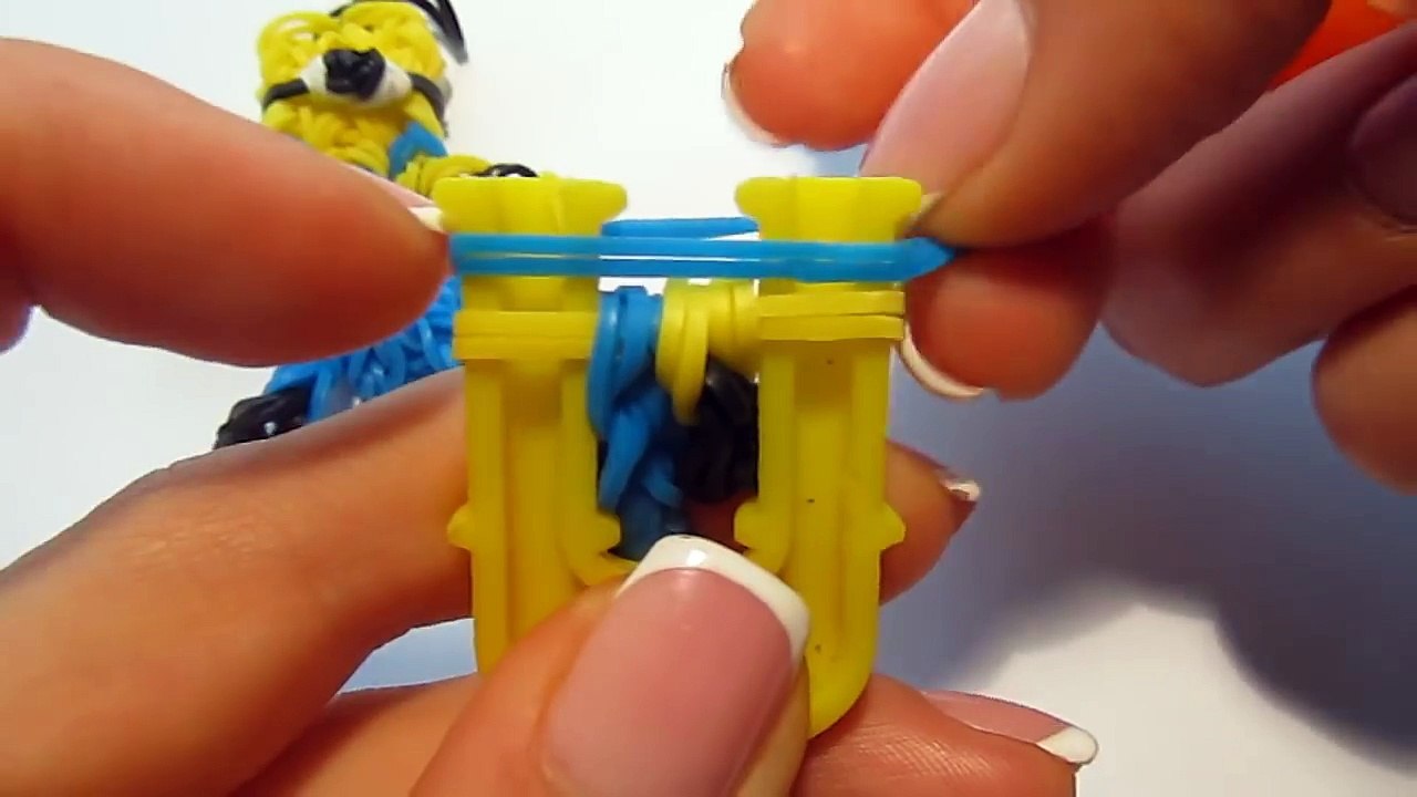 фигурка МИНЬОН из резинок на рогатке. Оригинальный дизайн | MINION Rainbow Loom Charm