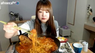 새벽에 치즈라볶이+만두사리, 주먹밥 먹방 mukbang 볼빨간효닝 20170419