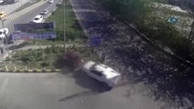 İki Otomobil Çarpıştı, Ambulans Kazaya Karışmaktan Son Anda Kurtuldu