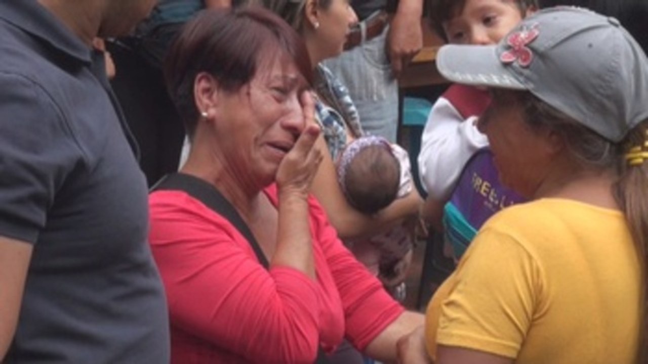 Entre lágrimas y dolor venezolanos buscan un futuro mejor fuera de su país