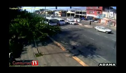 Adana'daki korkunç kaza anı kamerada