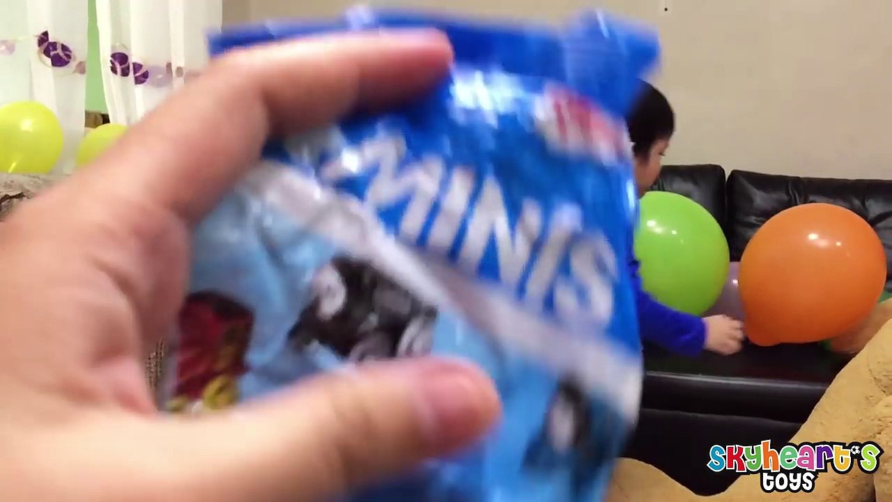 SUPERMAN BALLOON DROP - Surprise toys for kids blind bags, balloons and surprise eggs