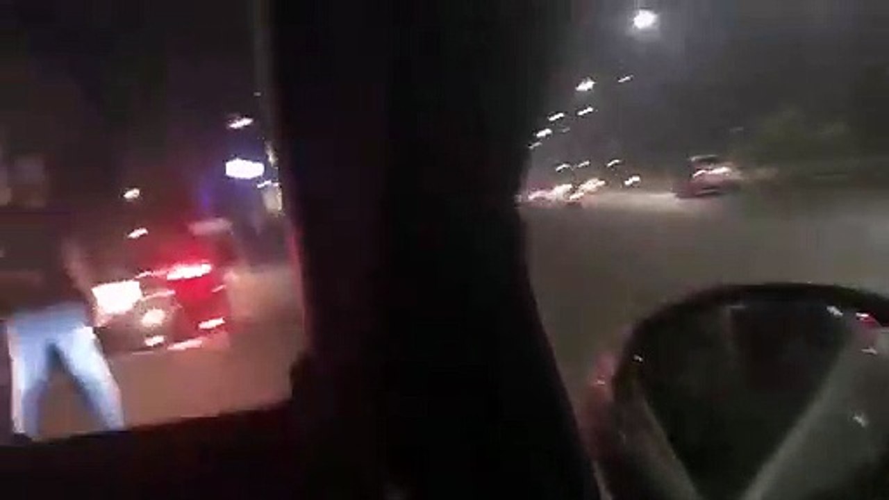 Ushna Shah Taking Class of Stalker on Lahore Roads