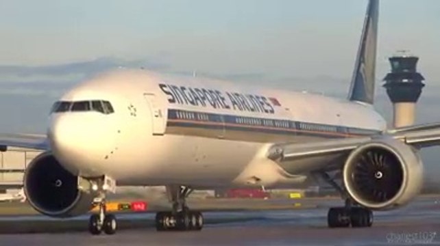Singapore Airlines Boeing 777-300ER Takeoff at Manchester Airport
