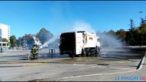 Lons-le-Saunier : un camion-poubelle prend feu à la fin du marché