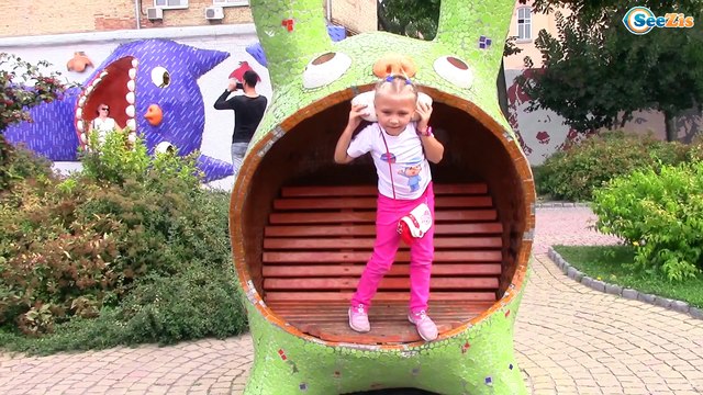 ВЛОГ Необычная Детская Площадка Алиса в стране чудес / Playtime on the Outdoor Playground for Kids
