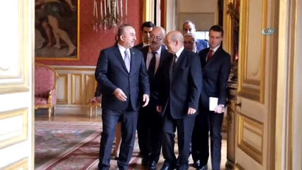 Bakan Çavuşoğlu, Fransız Mevkidaşı Le Drian ile Görüştü