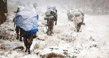 Mehmetçik Kar Tipi Demiyor, Dağlarda Terörist Kovalıyor
