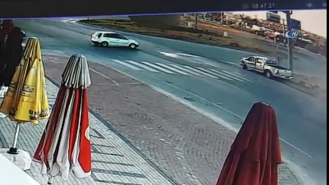 Işık İhlali Kazayı Beraberinde Getirdi...O Anlar Kamerada