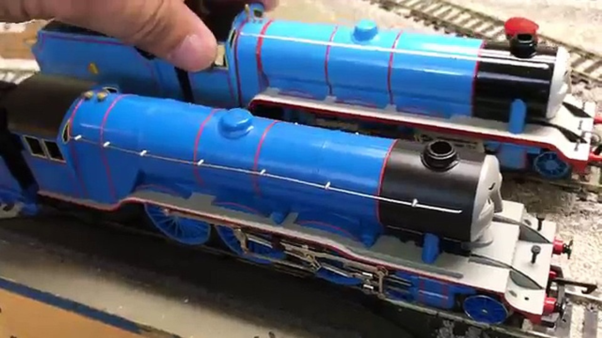 GORDON THE BIG ENGINE OO GAUGE HORNBY vs HO SCALE BACHMANN - Thomas and  Friends Trains – Видео Dailymotion