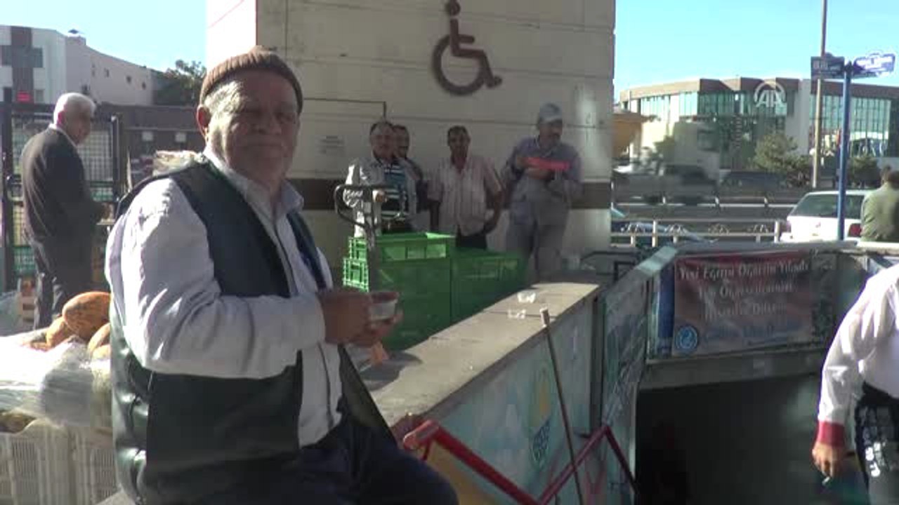 AK Parti Gölbaşı Kadın Kolları Aşure Dağıttı