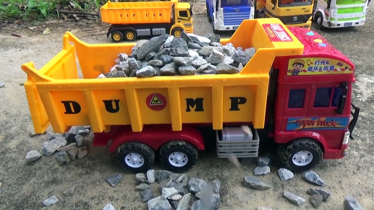 働く車のおもちゃ ! ショベルカー ユンボ パワーショベル はたらくくるまランド ! ピピットキー、トミカ、西松屋の働く車も！Tomica