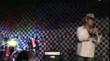 Franz Goovaerts sings 'Never Gonna Fall In Love Again' Dad's Place 2015 t