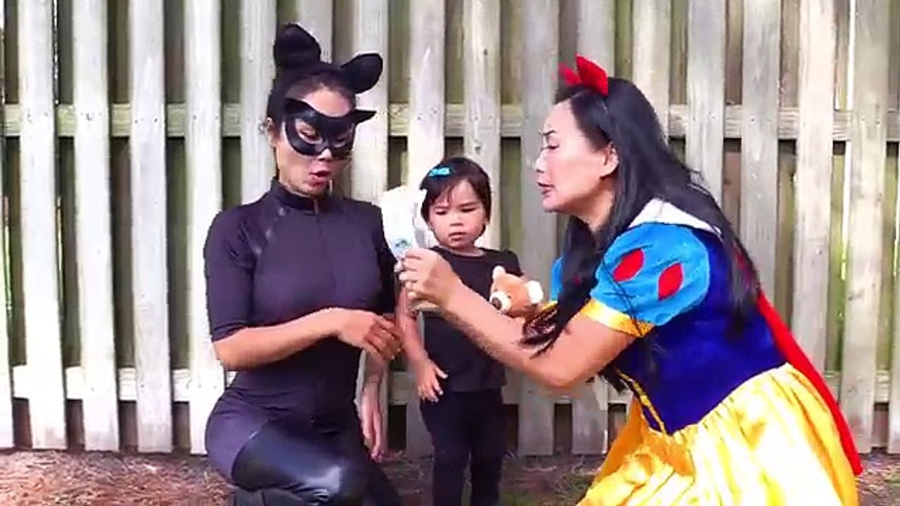 Frozen Elsa Stuck in iPhone w/ Elsa Baby, Snow white, Catwoman, Wonder Woman