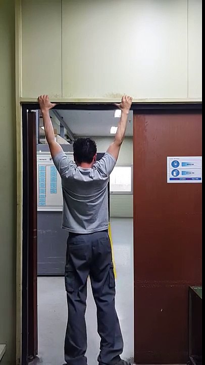 39살 문틀잡고 풀업 pull up 무반동 턱걸이 자세잡고 13개