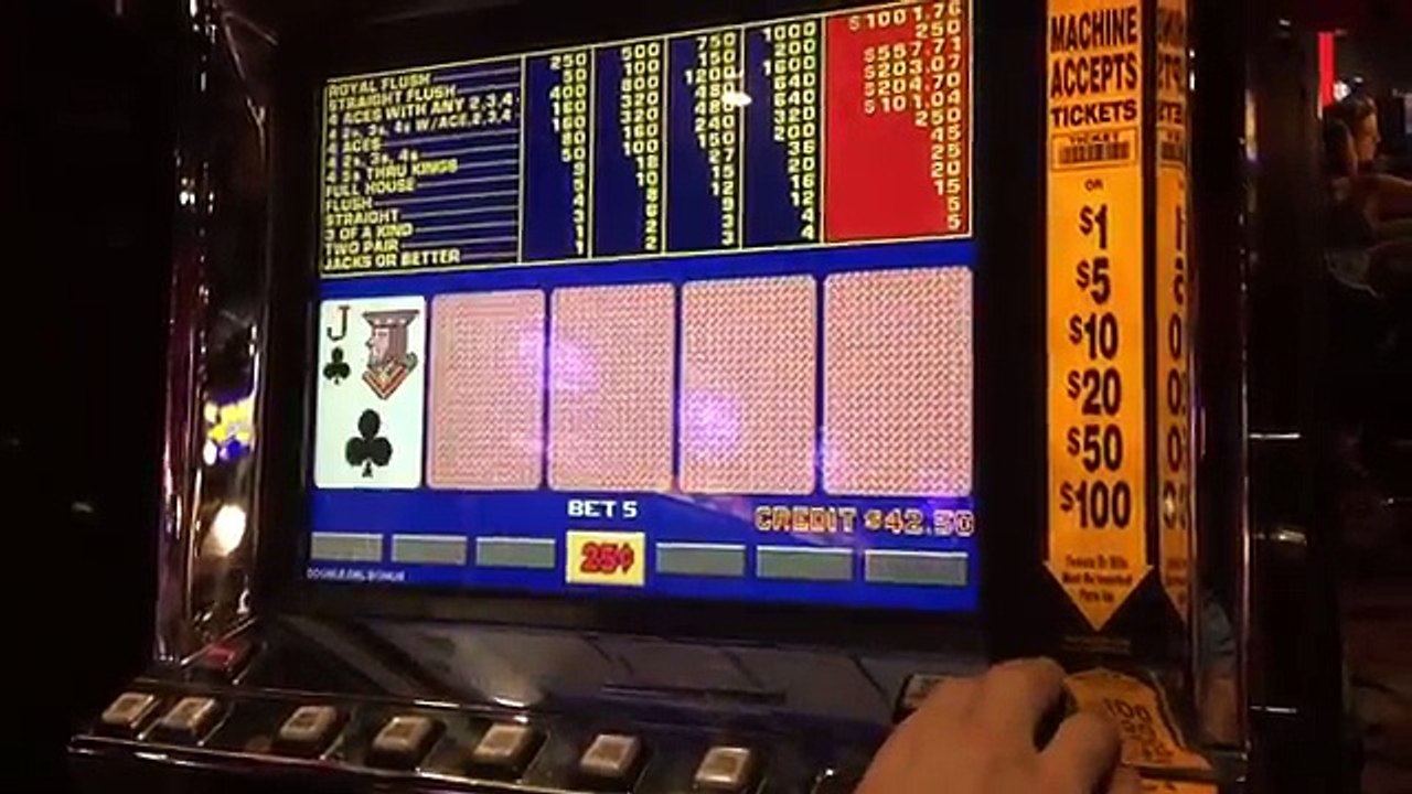 Video Poker Slot machine Max Bet LIVE GAMEPLAY in Downtown Las Vegas