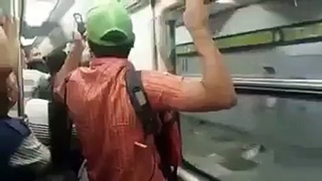 ¡Bajaaaan! Metro de la Ciudad de México no se detiene