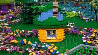 Huge LEGO Smurfs Village | Brickworld Chicago 2016