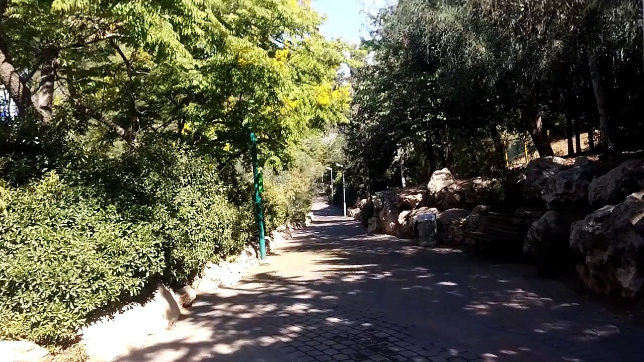 כניסה לגן הדינוזאור מ-2 כיוונים