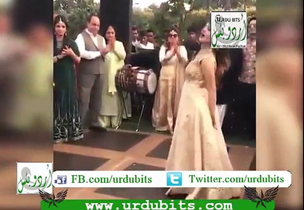 Neelam Muneer Public Hot Dance
