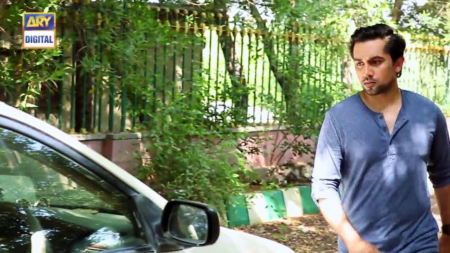 Bohat Achi Tarbiyat ki hai Aapk Maa Baap ne