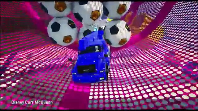 تعلم الألوان مع كرات كرة القدم للأطفال، والأطفال الصغار - تعلم الألوان ث السيارة الكهربائية