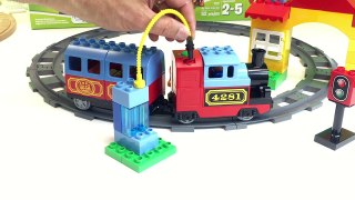 LEGO DUPLO 10507 My First Train Set vs THOMAS WOODEN RAILWAY