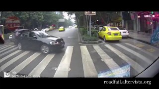Driving in Asia - Car Crashes and Accidents Compilation  December2017 (2)